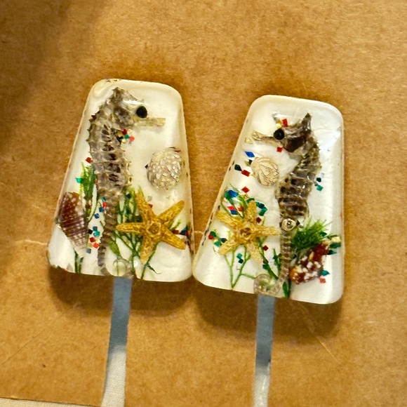 2/$20 Gold Tone Earrings Seahorse Starfish Kelp & Shells Clip On’s Vintage - Picture 8 of 11